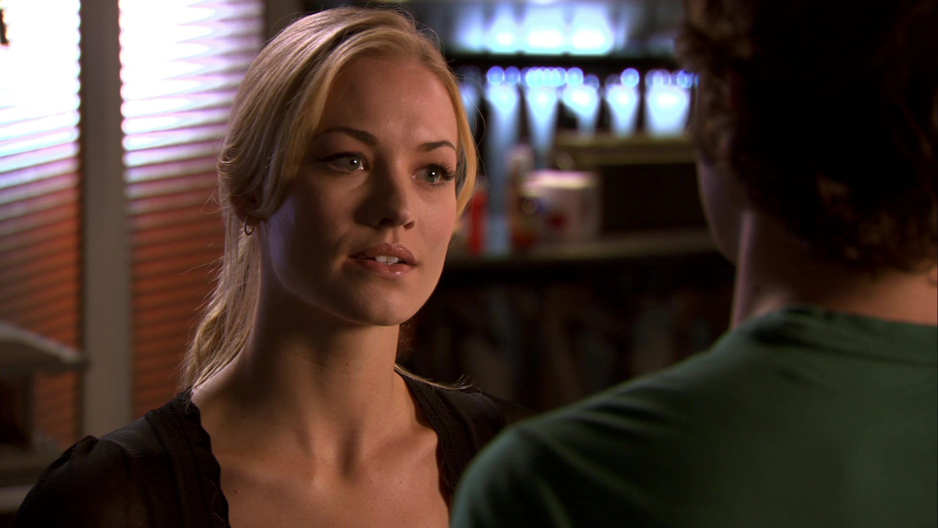 Chuck_2x12_ChuckVersustheThirdDimension_0183.jpg Chuck_2x12_ChuckVersustheThirdDimension_0183.jpg
