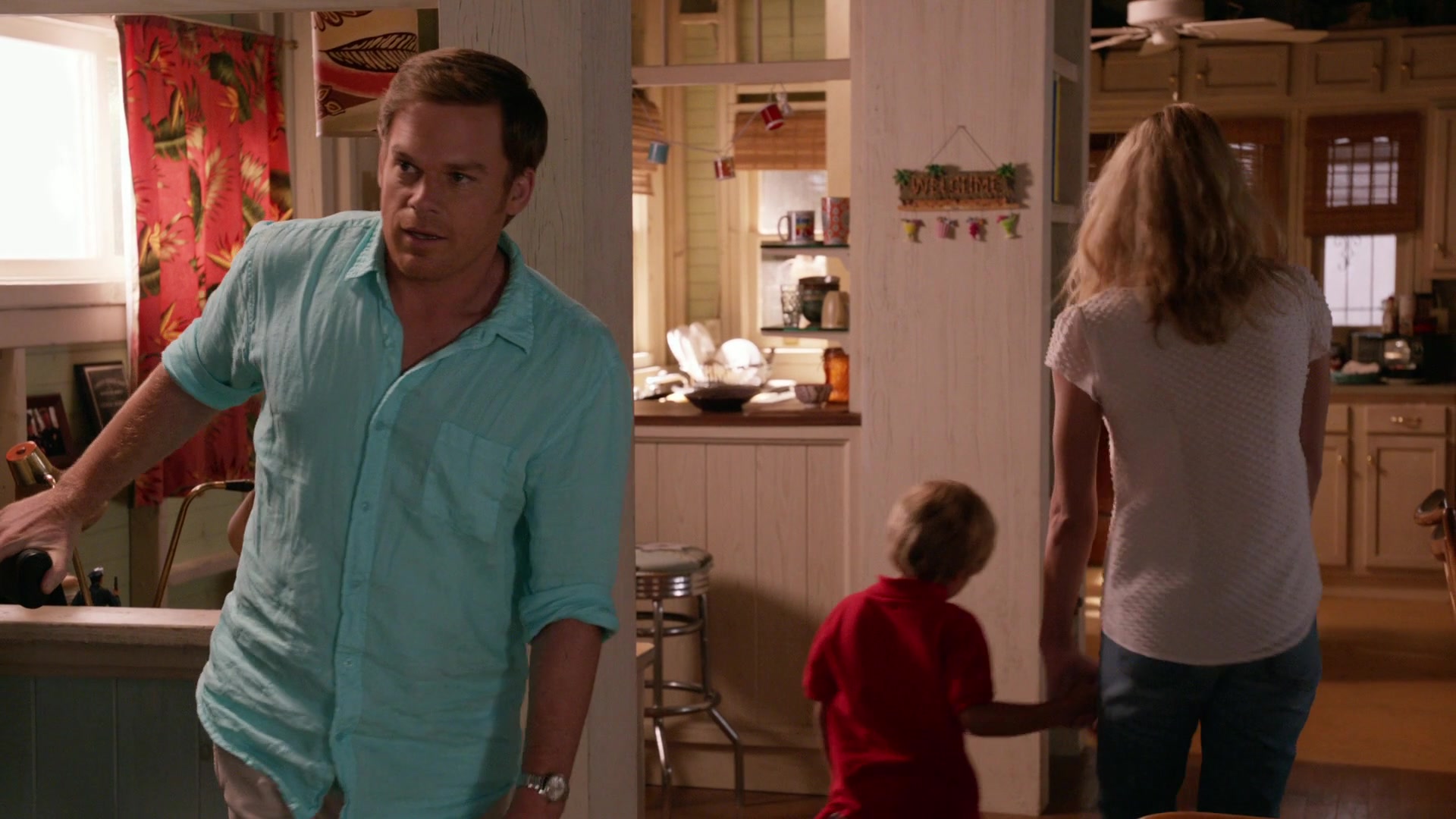 Dexter_8x10_GoodbyeMiami_0045.jpg