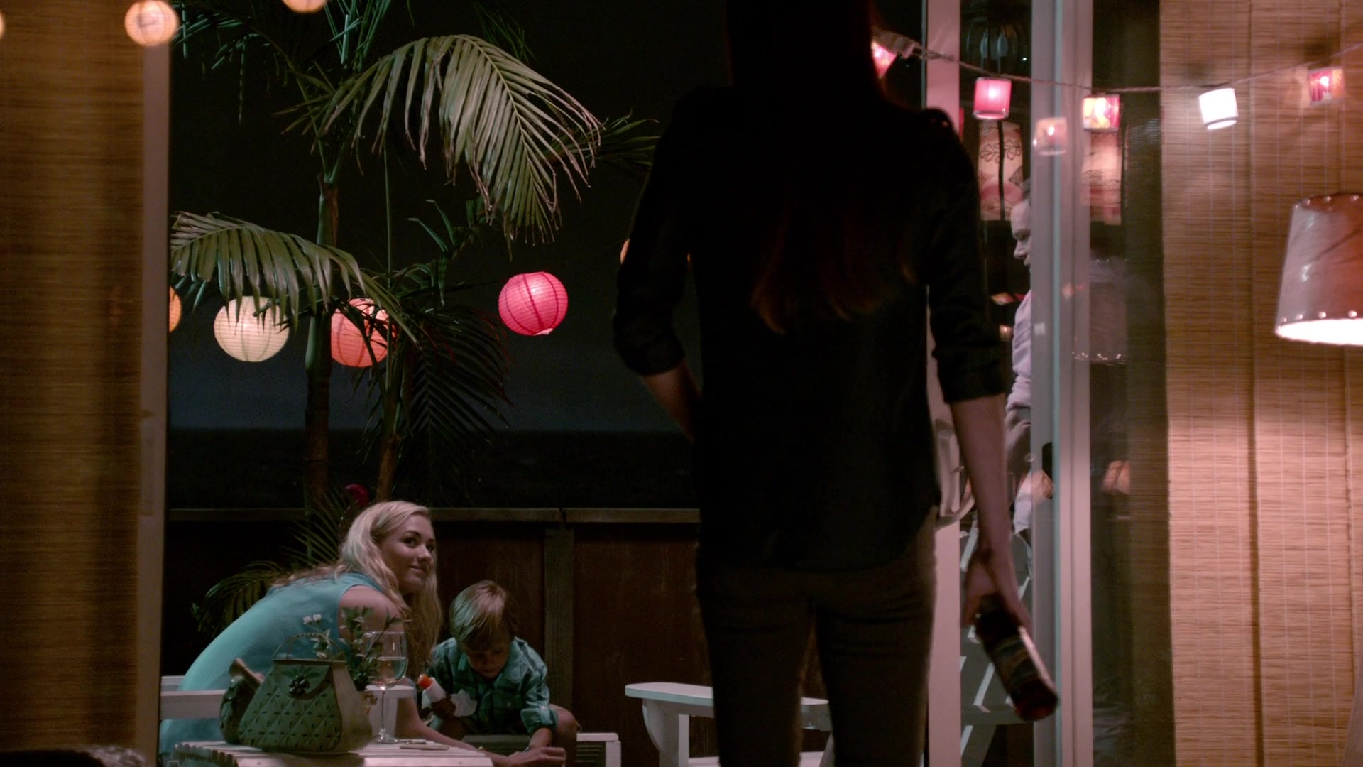 Dexter_8x10_GoodbyeMiami_0083.jpg