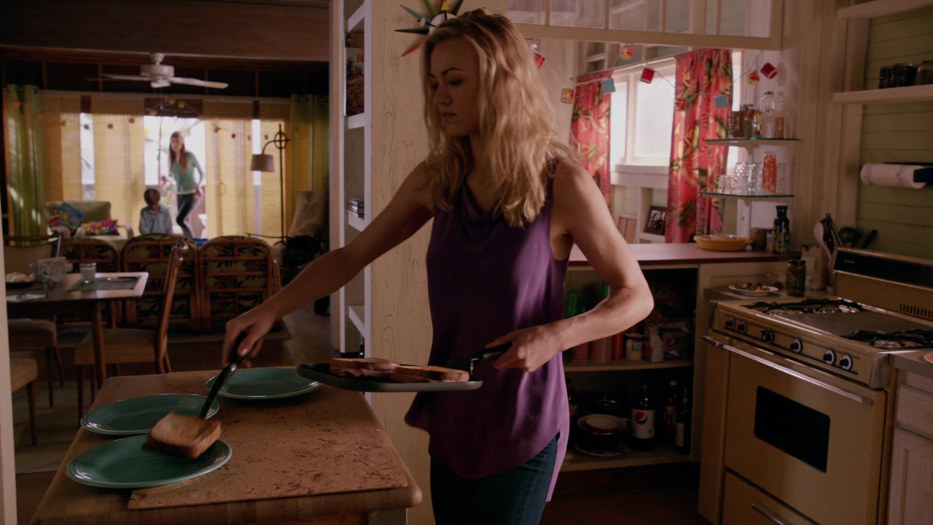 Dexter_8x10_GoodbyeMiami_0088.jpg
