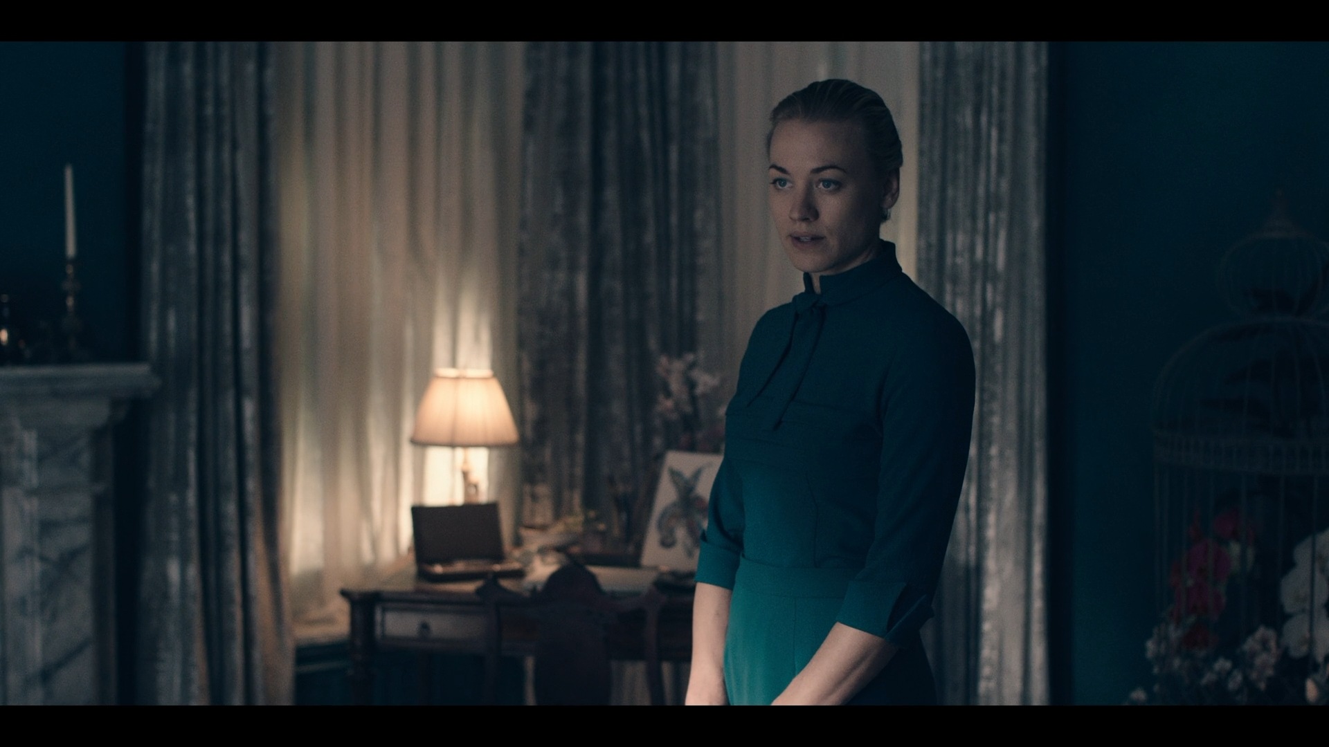 TheHandmaidsTale_1x01_Offred_0050.jpg