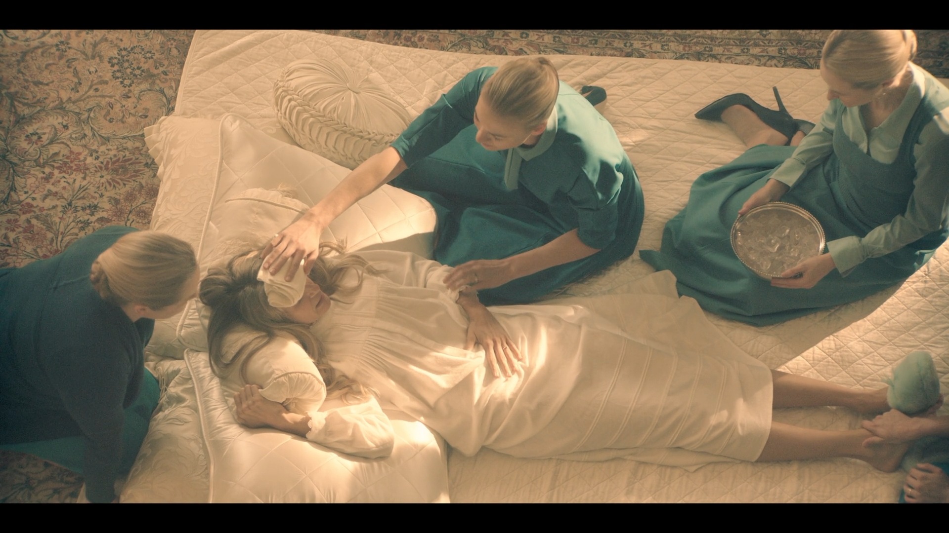 TheHandmaidsTale_1x02_BirthDay_0020.jpg