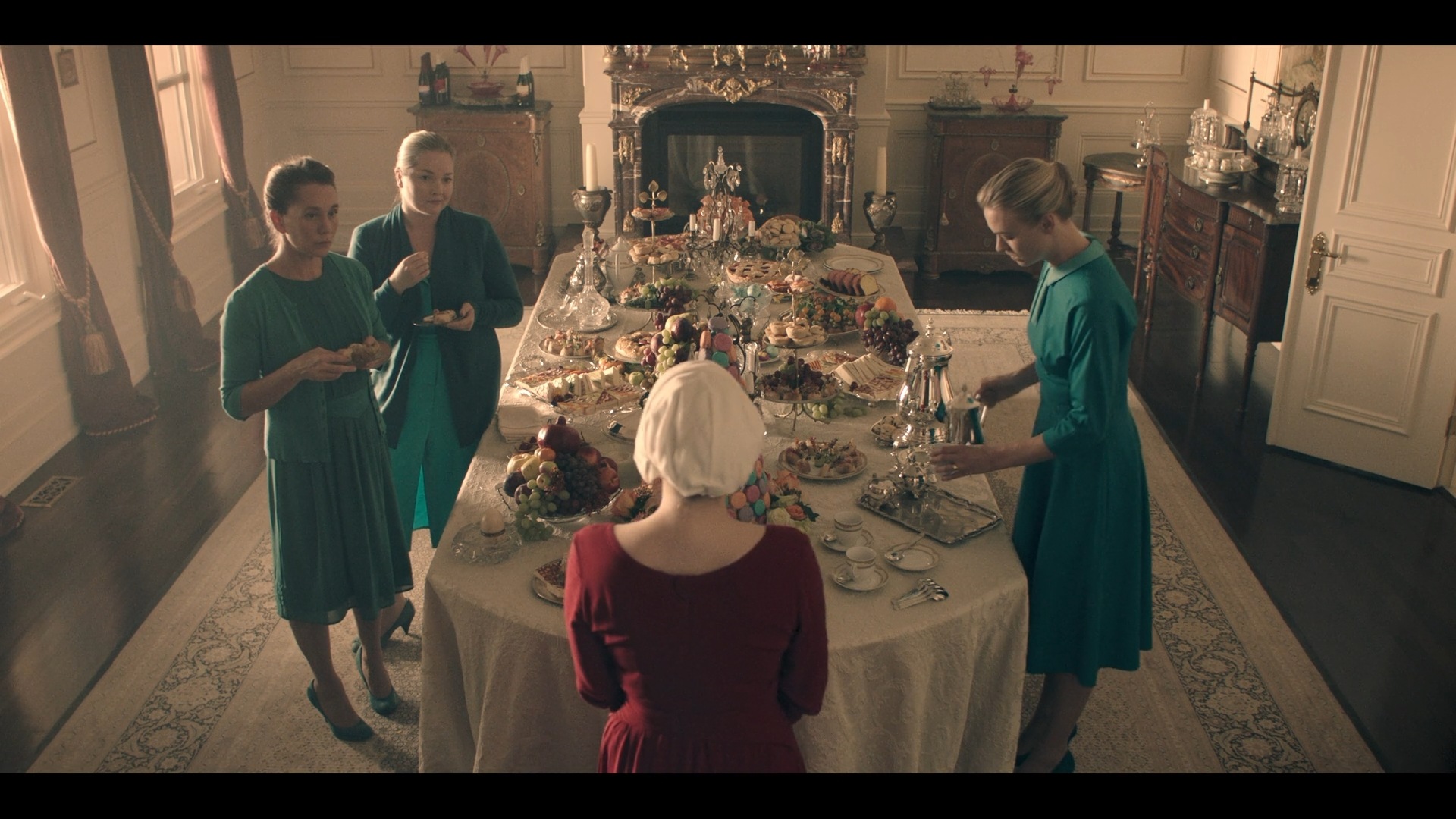 TheHandmaidsTale_1x02_BirthDay_0042.jpg