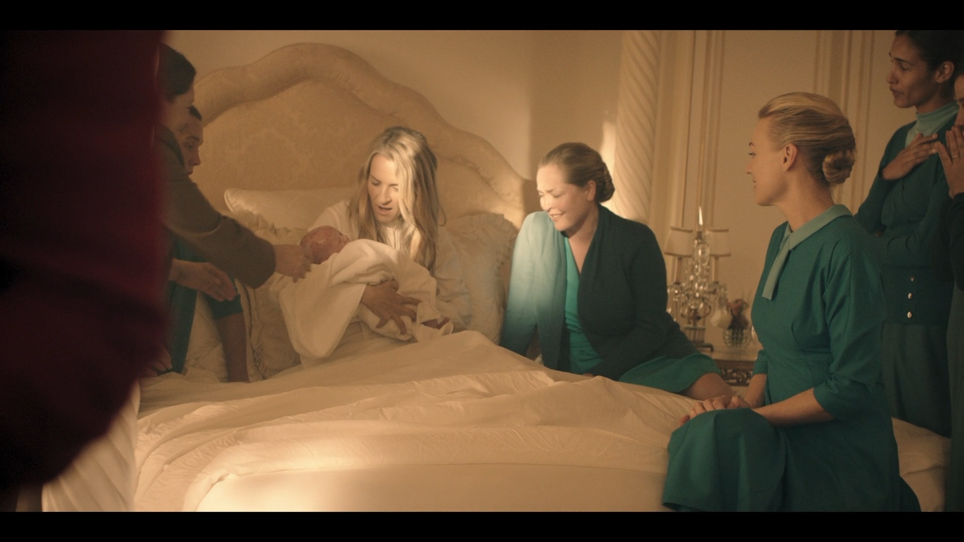 TheHandmaidsTale_1x02_BirthDay_0103.jpg