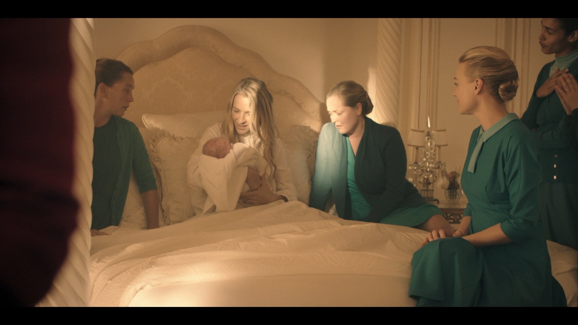TheHandmaidsTale_1x02_BirthDay_0104.jpg