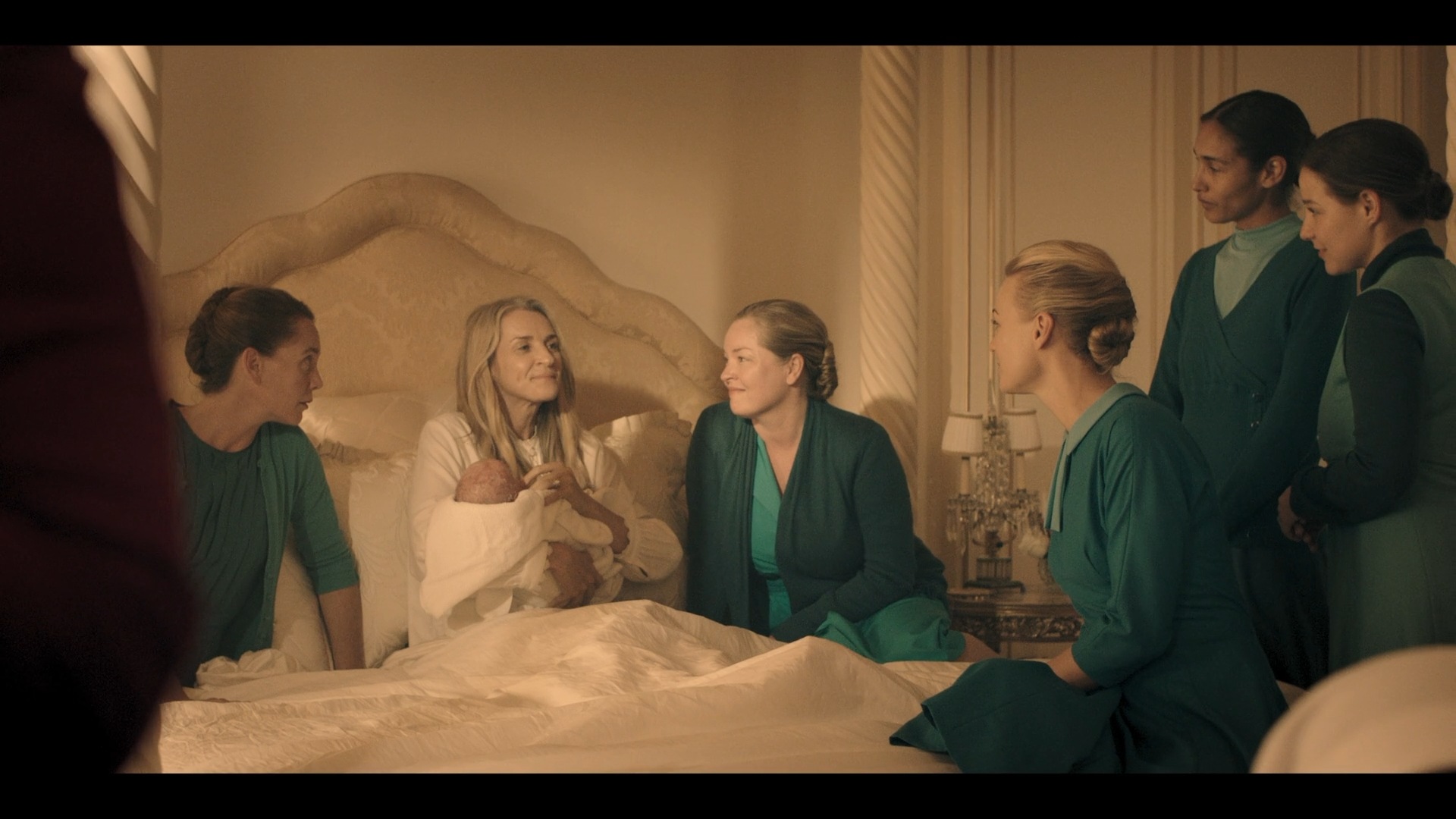 TheHandmaidsTale_1x02_BirthDay_0105.jpg