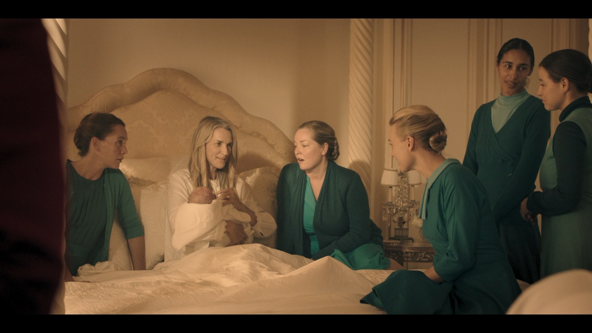 TheHandmaidsTale_1x02_BirthDay_0106.jpg