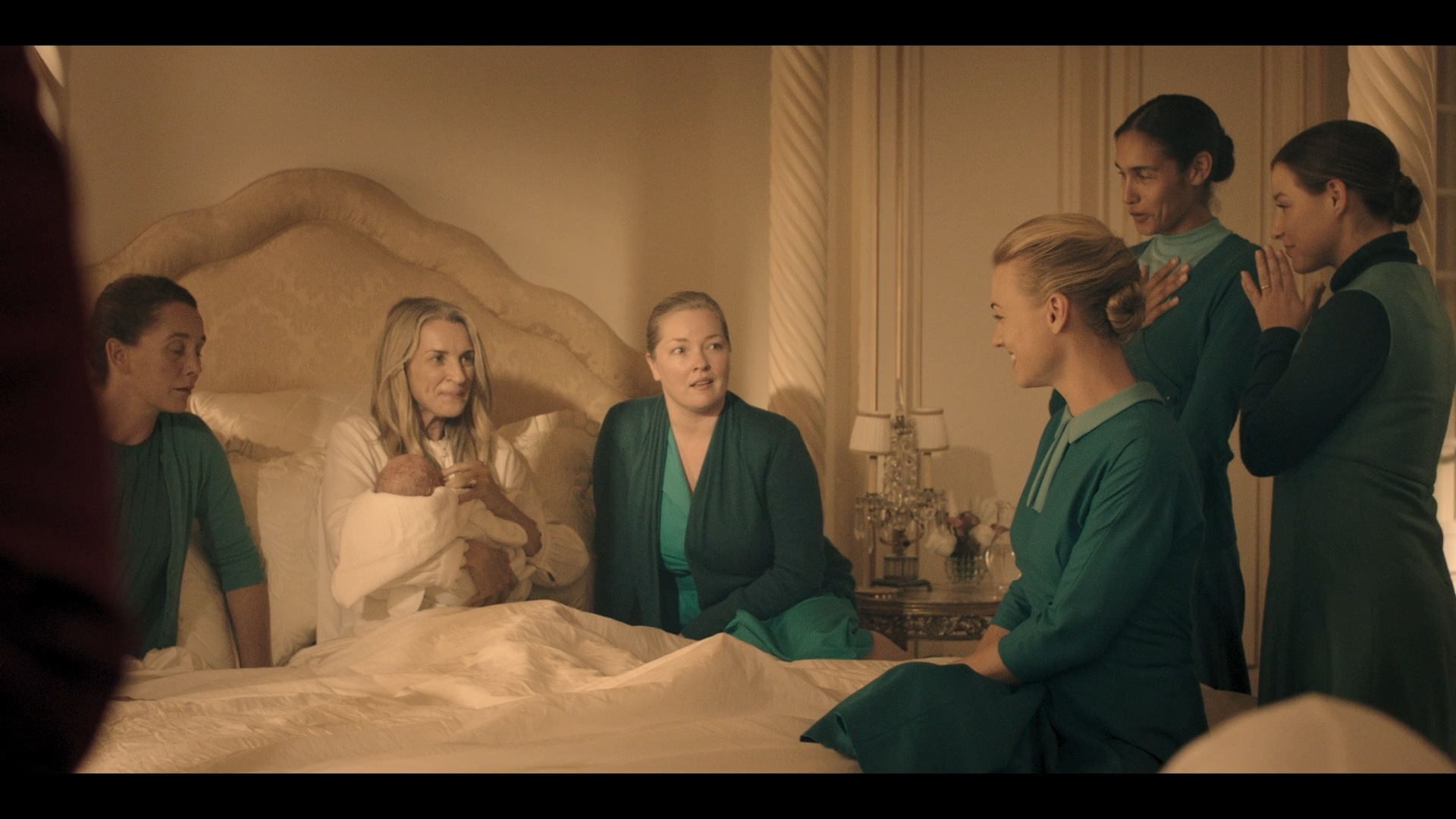 TheHandmaidsTale_1x02_BirthDay_0107.jpg
