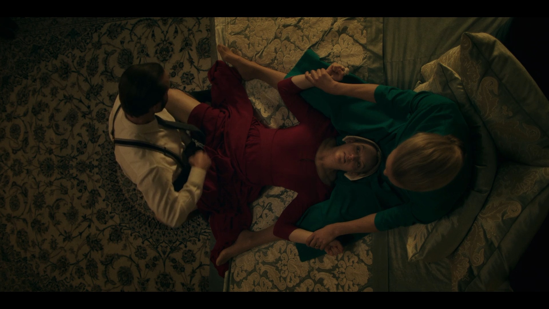 TheHandmaidsTale_1x04_NoliteTeBastardesCarborundorum_0118.jpg
