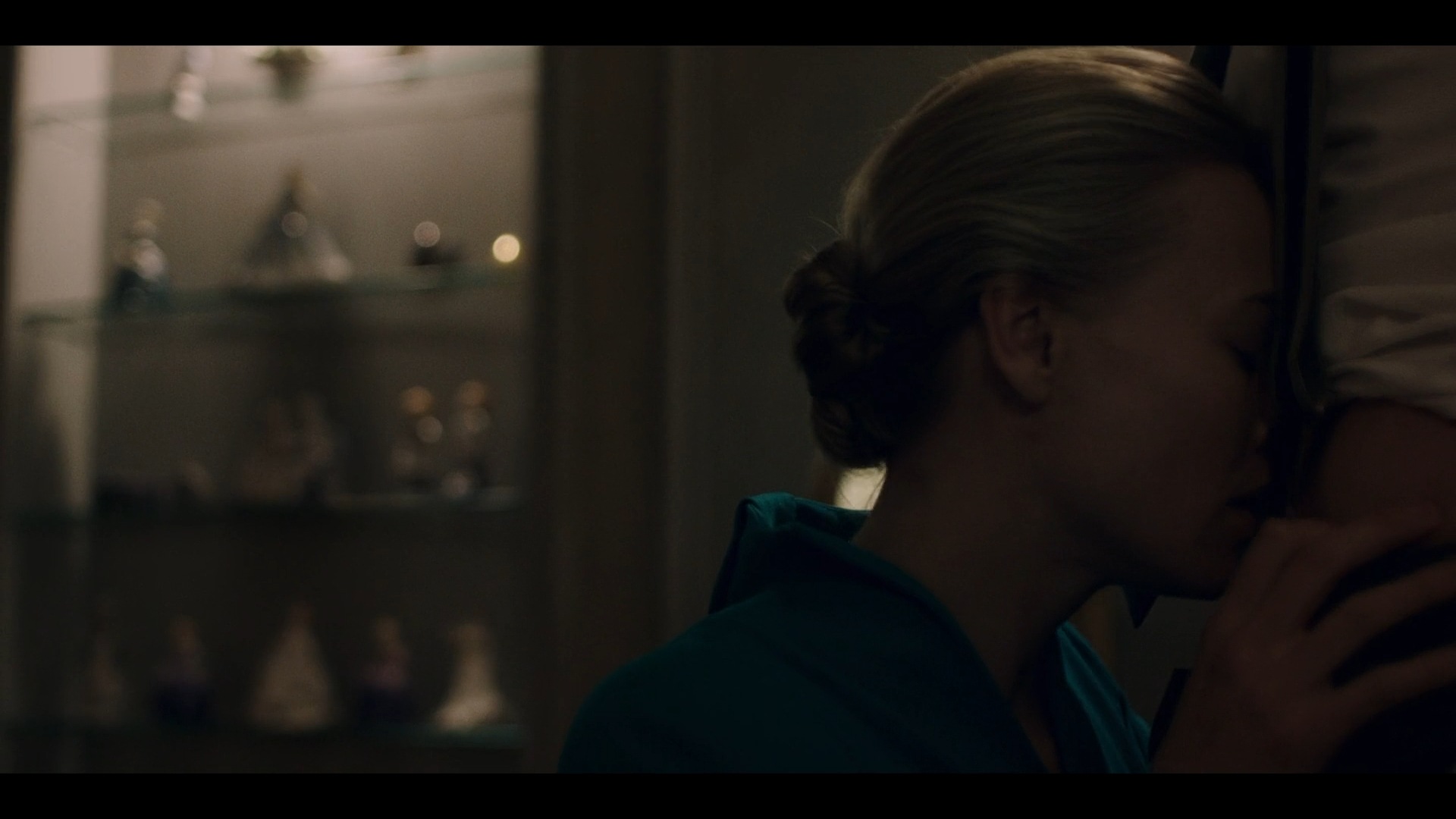 TheHandmaidsTale_1x04_NoliteTeBastardesCarborundorum_0152.jpg