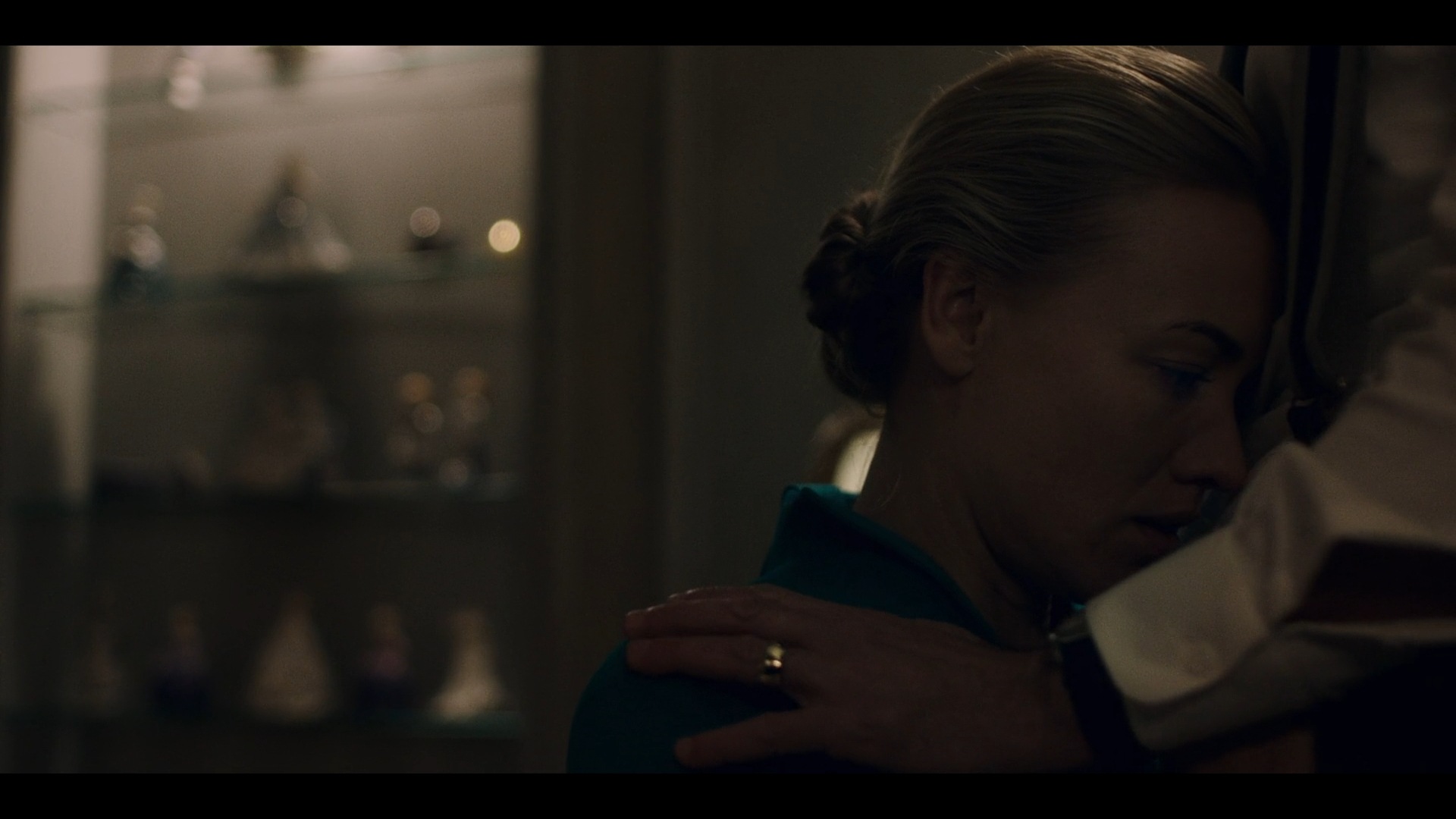 TheHandmaidsTale_1x04_NoliteTeBastardesCarborundorum_0155.jpg