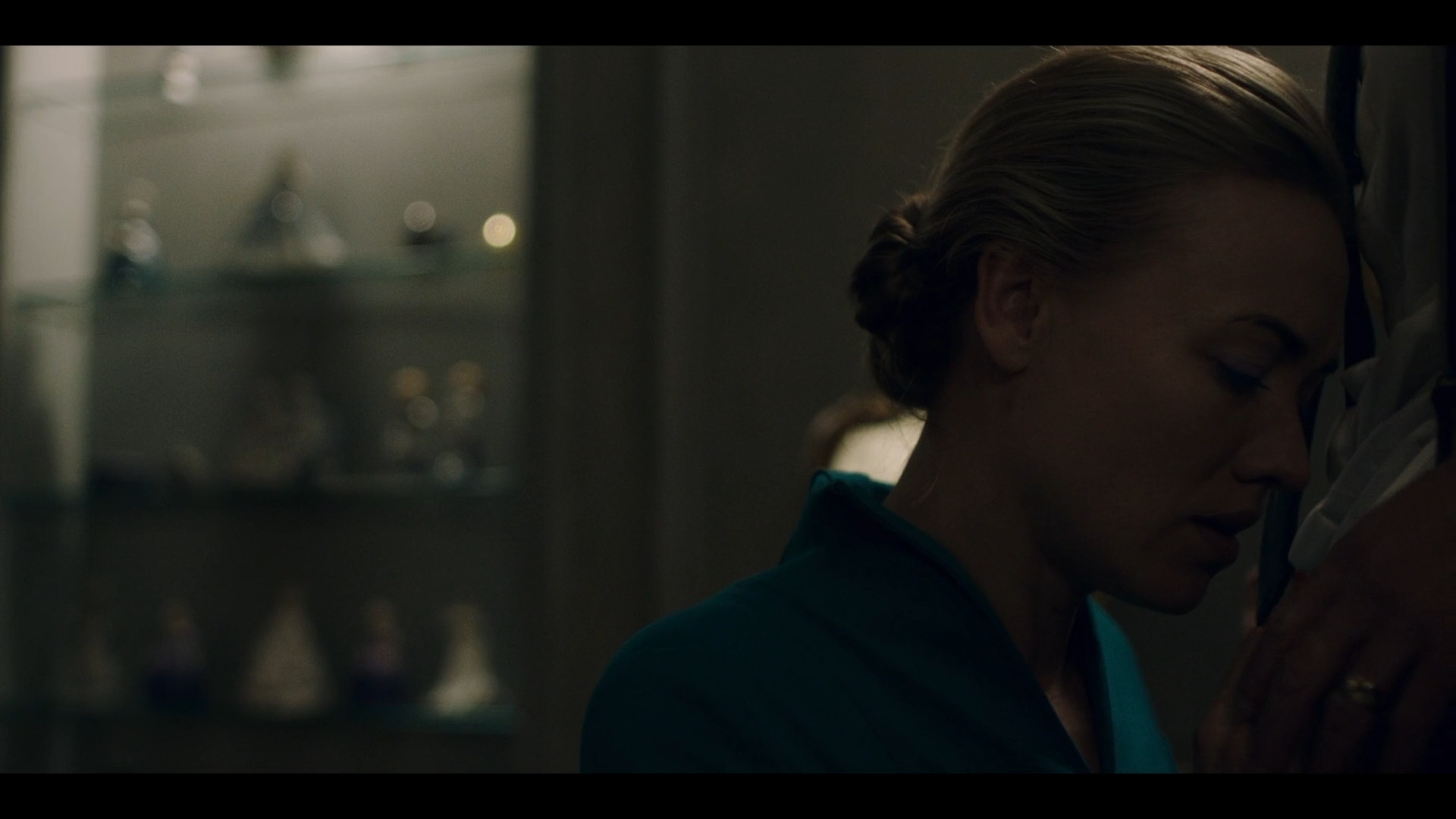 TheHandmaidsTale_1x04_NoliteTeBastardesCarborundorum_0156.jpg
