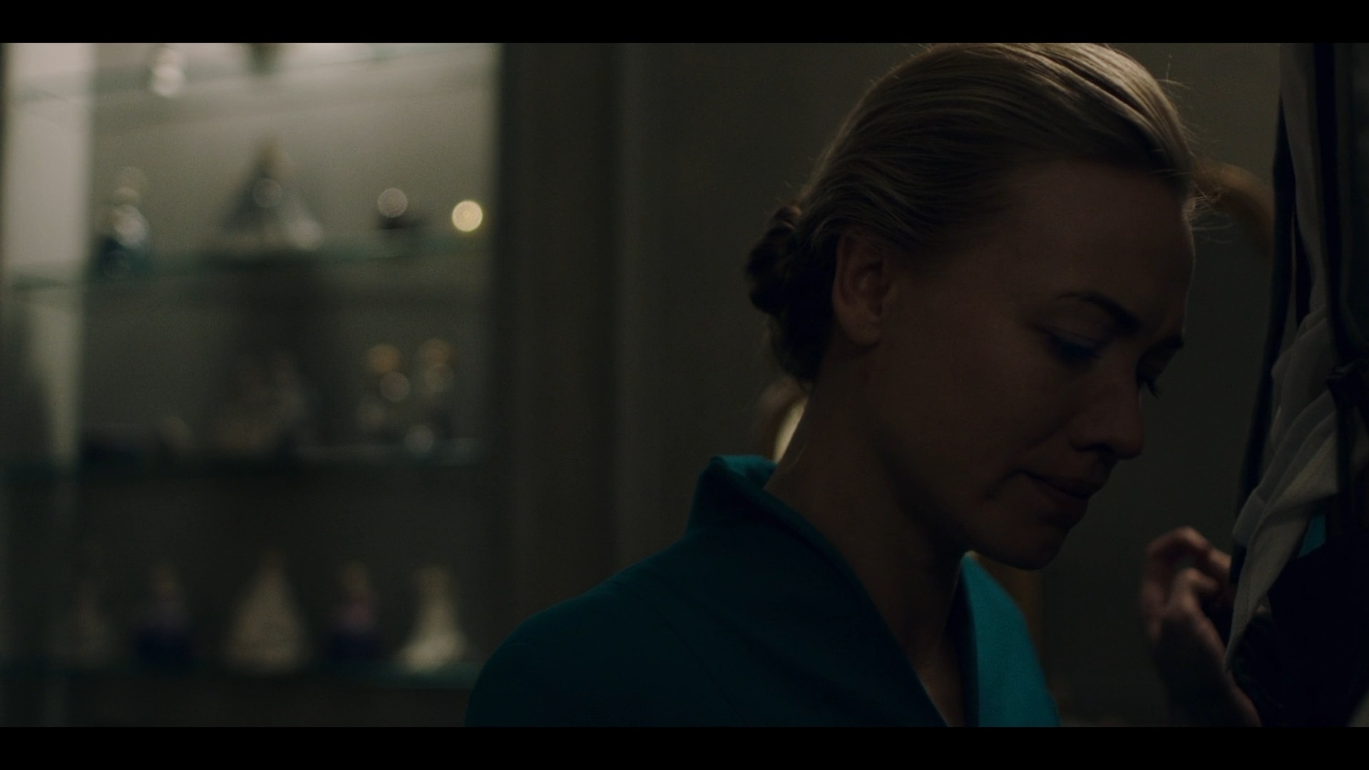 TheHandmaidsTale_1x04_NoliteTeBastardesCarborundorum_0157.jpg