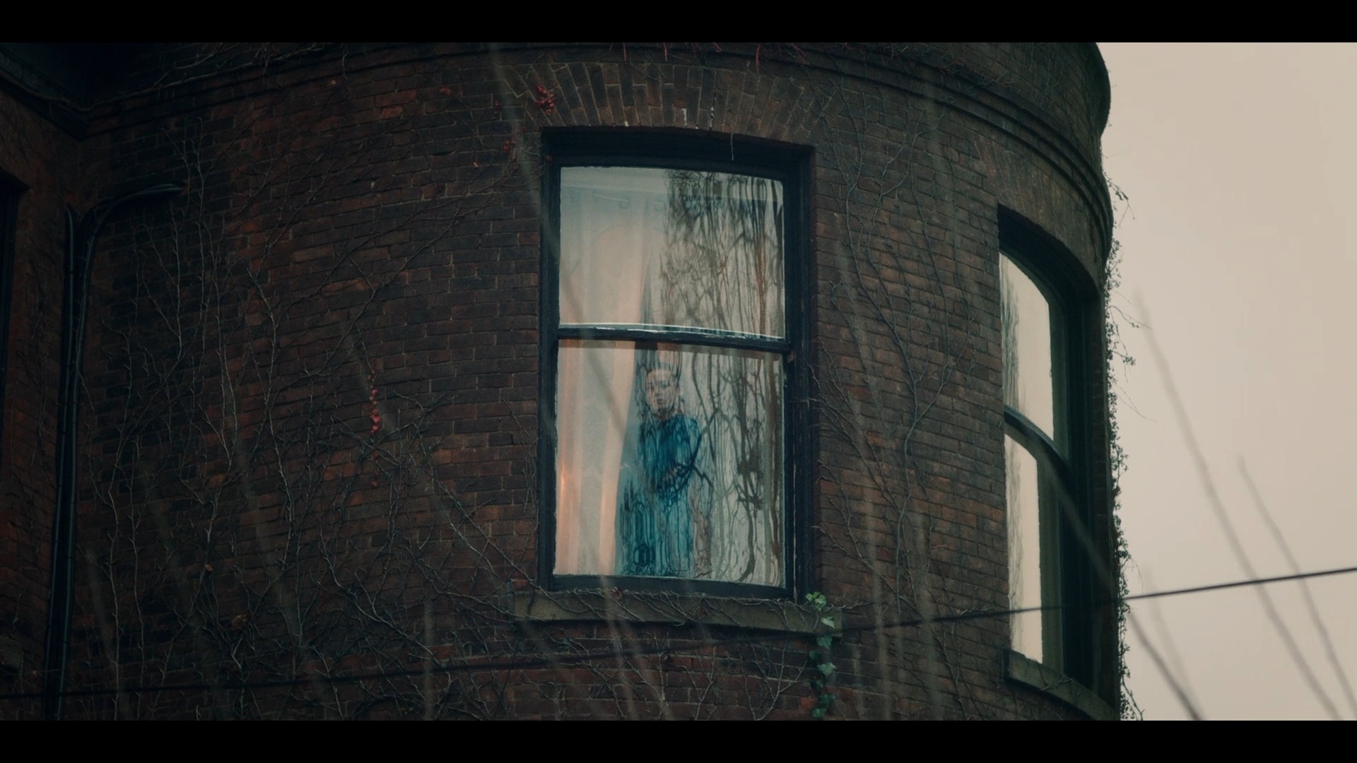 TheHandmaidsTale_1x04_NoliteTeBastardesCarborundorum_0165.jpg