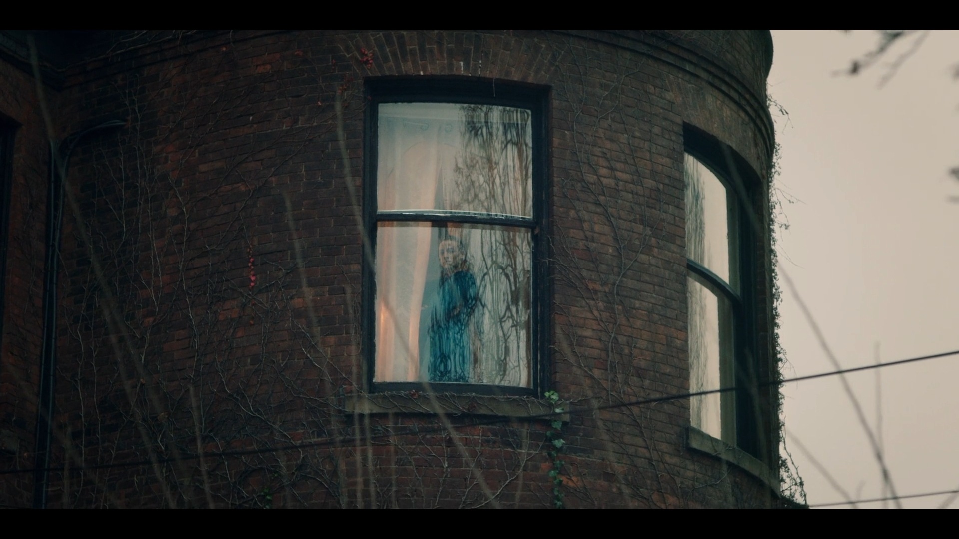 TheHandmaidsTale_1x04_NoliteTeBastardesCarborundorum_0166.jpg