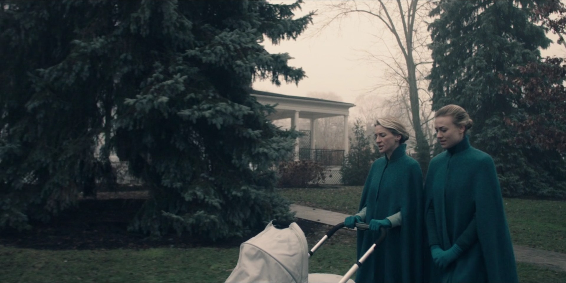 TheHandmaidsTale_1x09_TheBridge_0001.jpg