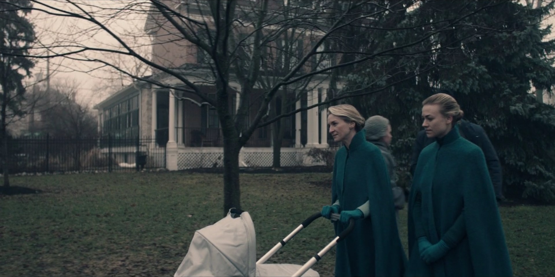 TheHandmaidsTale_1x09_TheBridge_0006.jpg