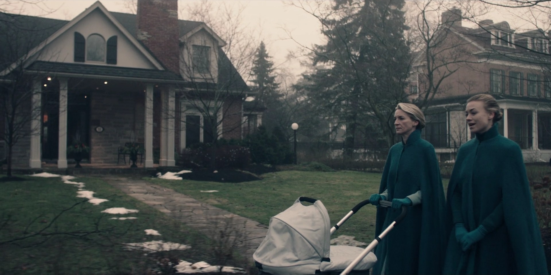 TheHandmaidsTale_1x09_TheBridge_0012.jpg