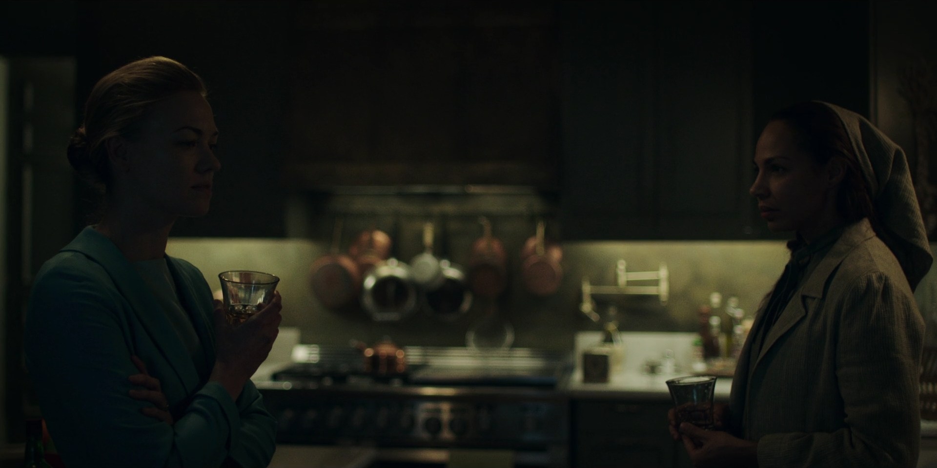 TheHandmaidsTale_1x09_TheBridge_0103.jpg