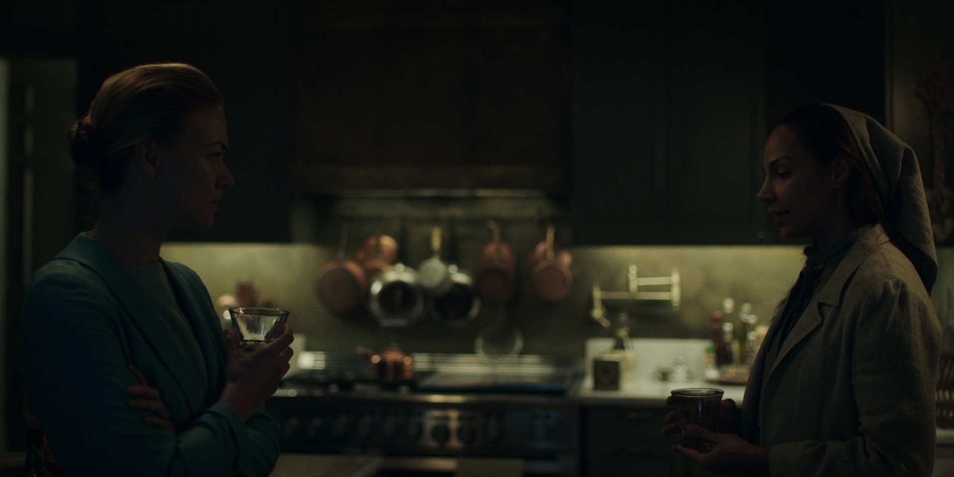 TheHandmaidsTale_1x09_TheBridge_0110.jpg