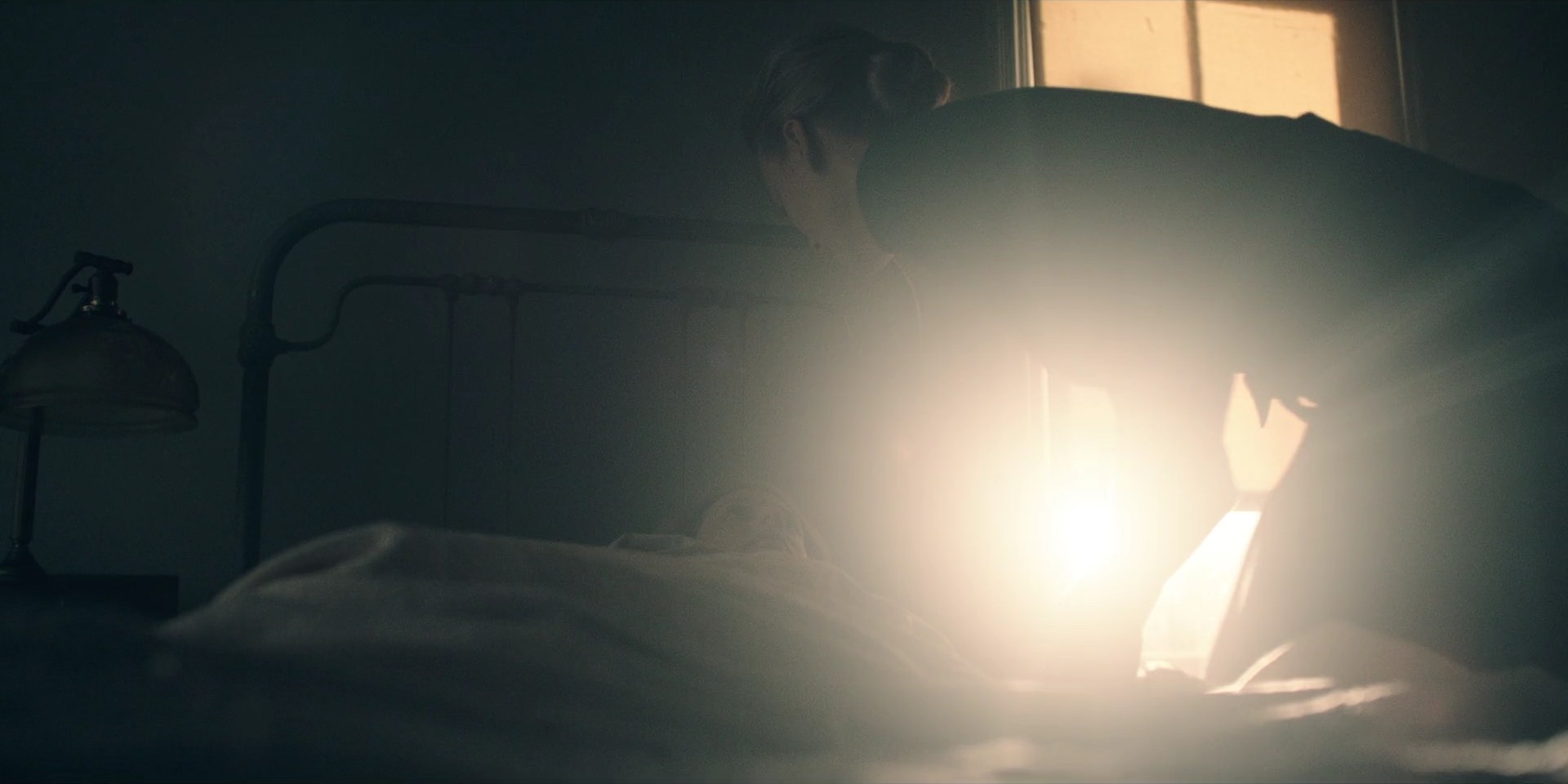 TheHandmaidsTale_1x09_TheBridge_0171.jpg