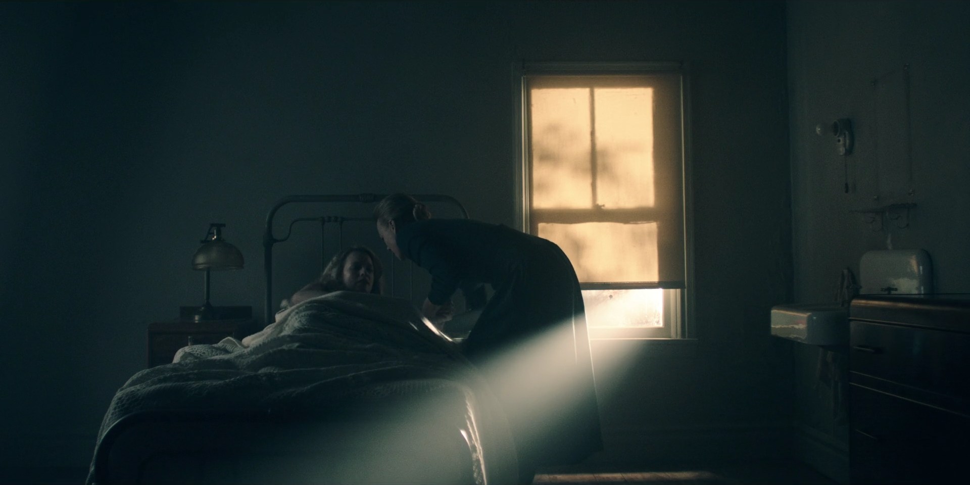 TheHandmaidsTale_1x09_TheBridge_0173.jpg