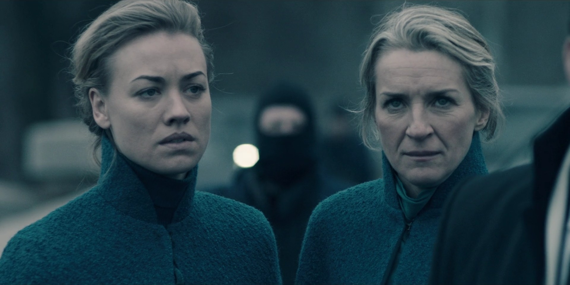 TheHandmaidsTale_1x09_TheBridge_0201.jpg