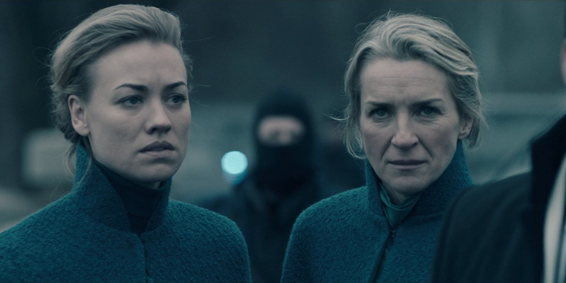 TheHandmaidsTale_1x09_TheBridge_0203.jpg