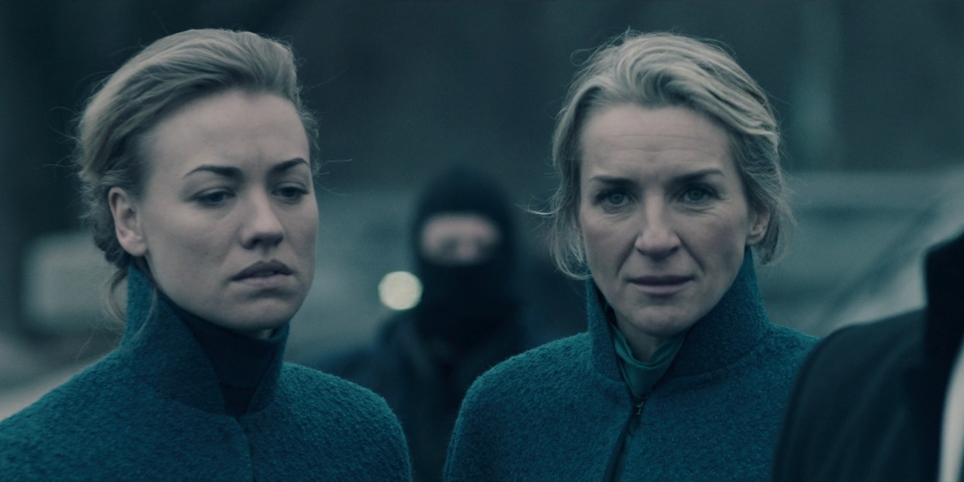 TheHandmaidsTale_1x09_TheBridge_0205.jpg