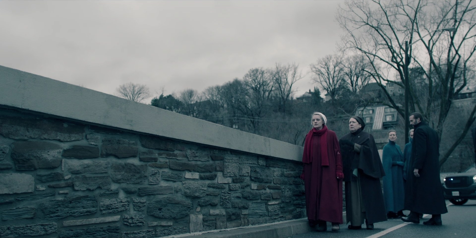 TheHandmaidsTale_1x09_TheBridge_0207.jpg