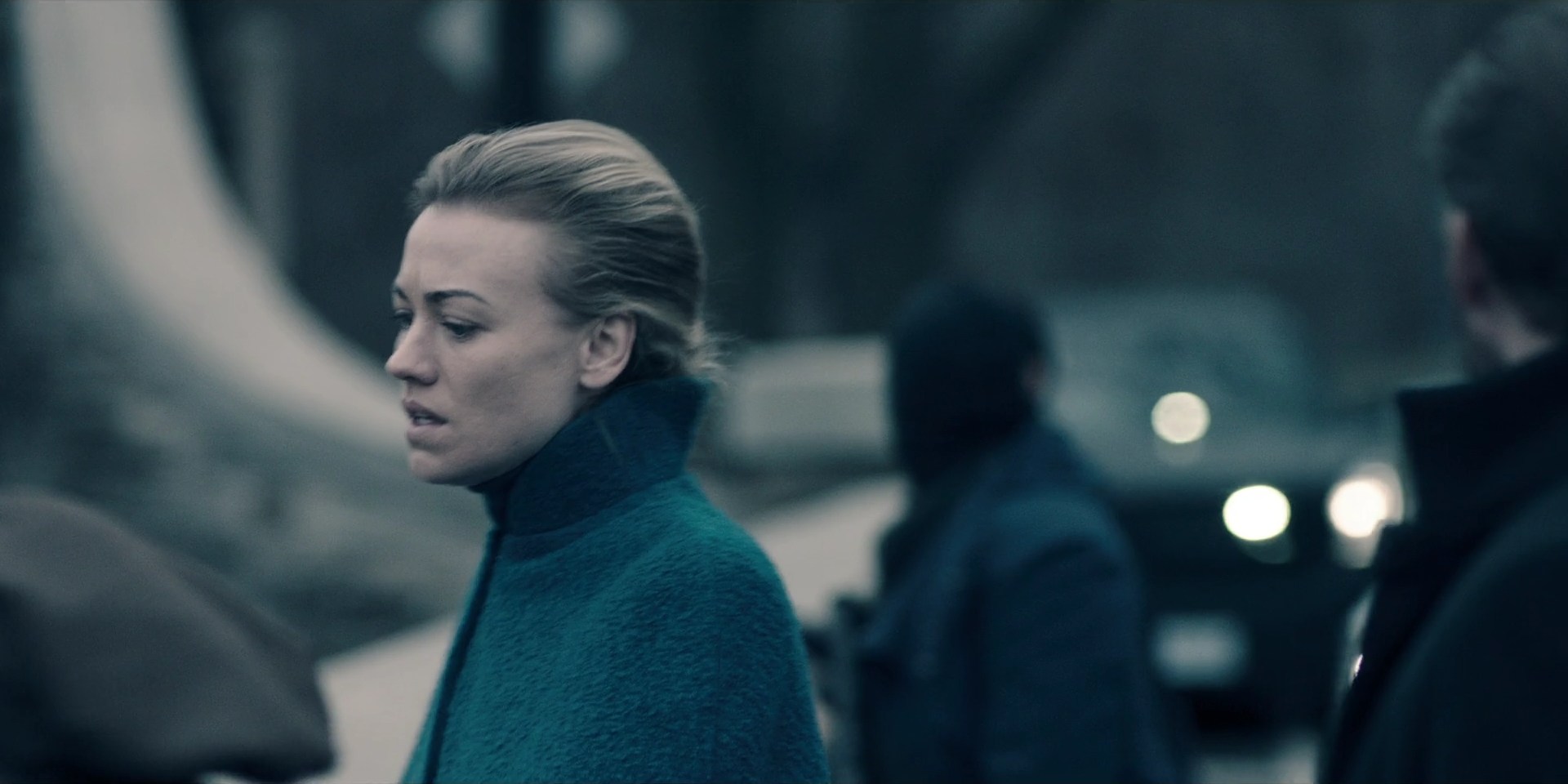 TheHandmaidsTale_1x09_TheBridge_0213.jpg