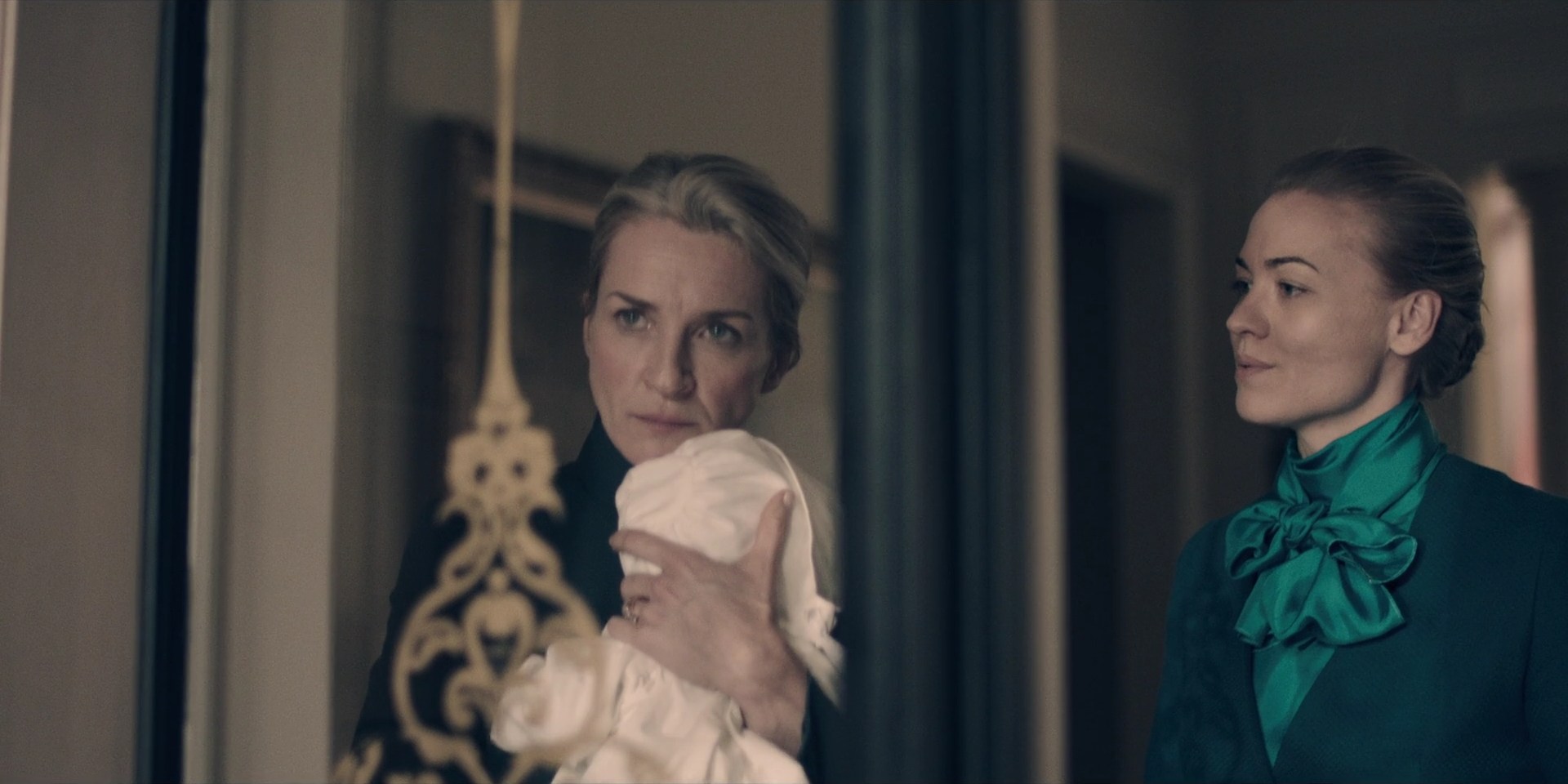 TheHandmaidsTale_1x09_TheBridge_0251.jpg