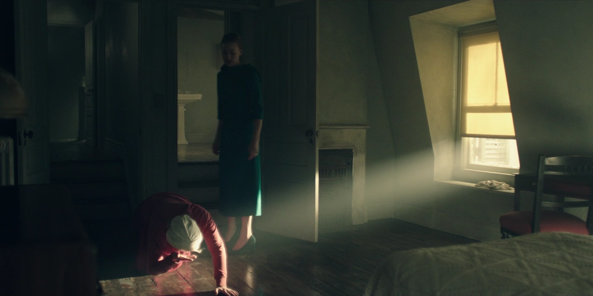 TheHandmaidsTale_1x10_Night_0004.jpg