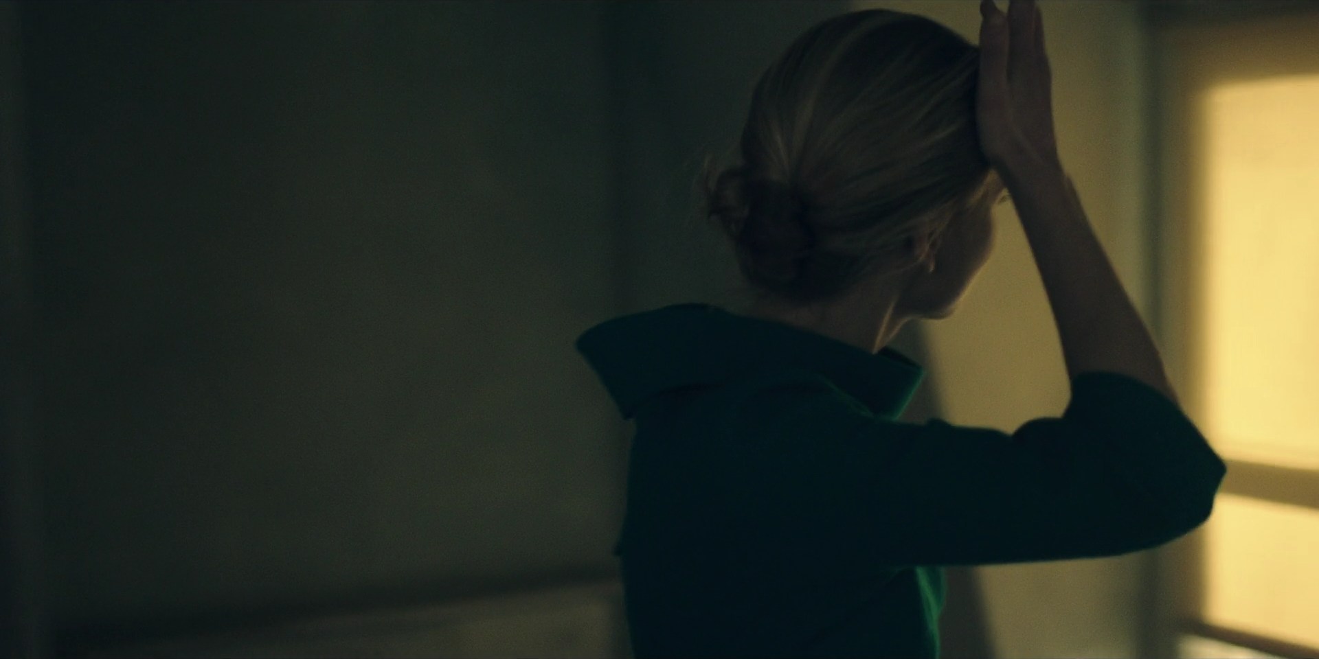TheHandmaidsTale_1x10_Night_0010.jpg