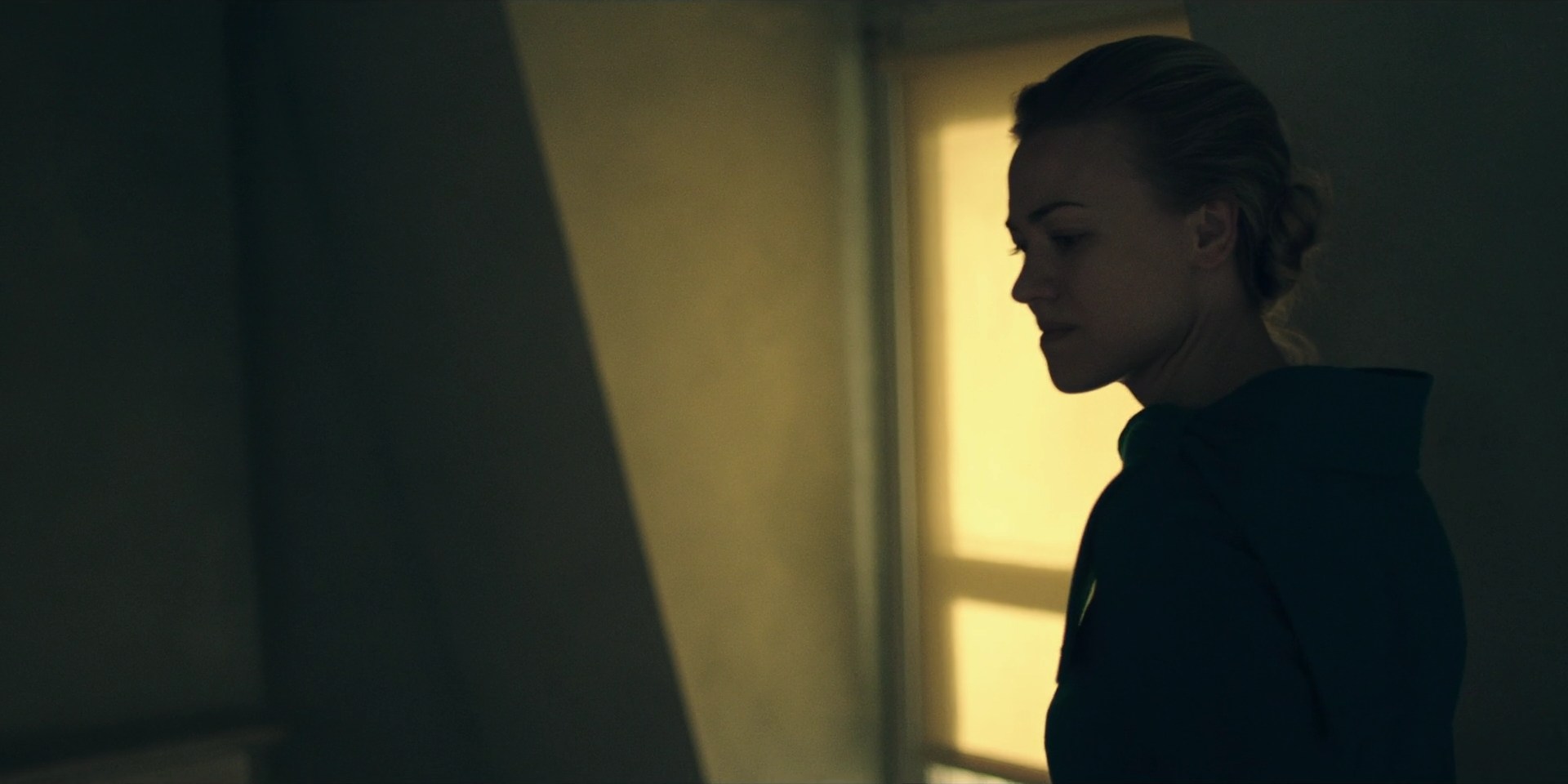 TheHandmaidsTale_1x10_Night_0012.jpg