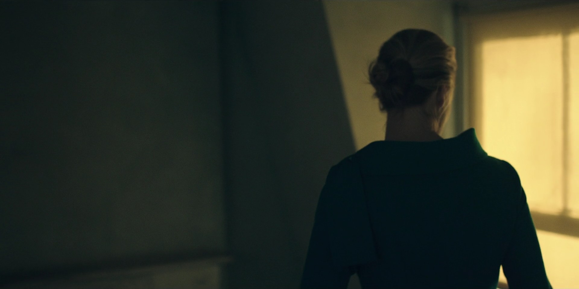TheHandmaidsTale_1x10_Night_0013.jpg