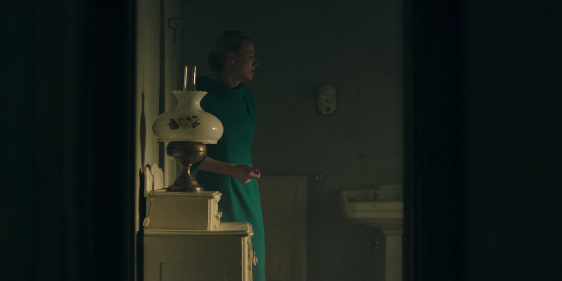 TheHandmaidsTale_1x10_Night_0051.jpg