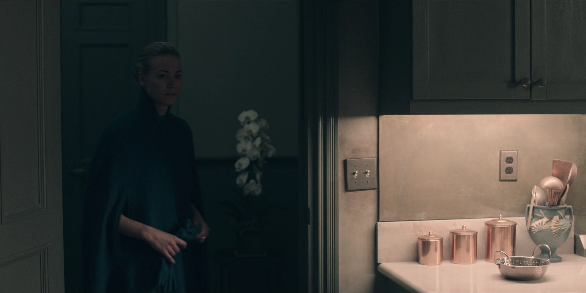 TheHandmaidsTale_1x10_Night_0227.jpg