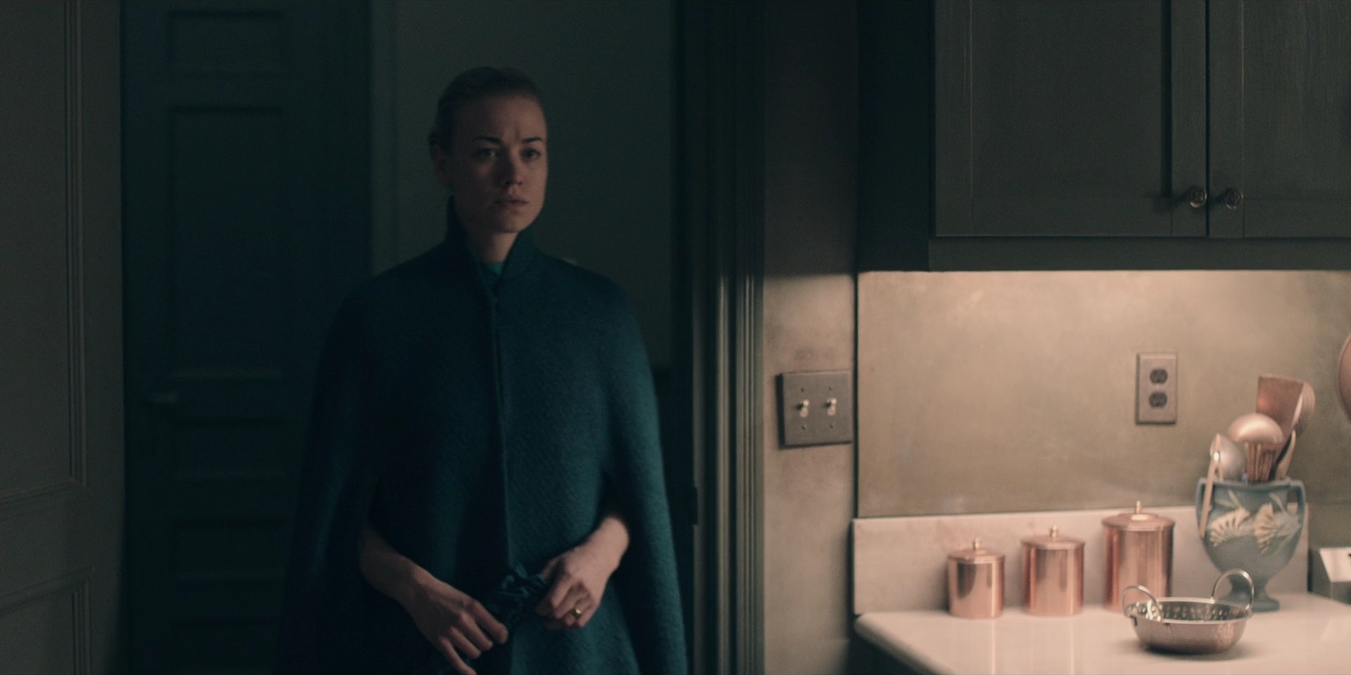 TheHandmaidsTale_1x10_Night_0231.jpg