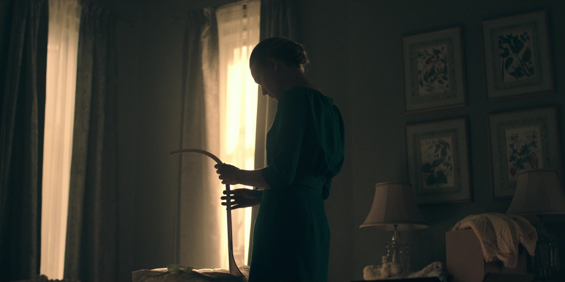 TheHandmaidsTale_1x10_Night_0342.jpg