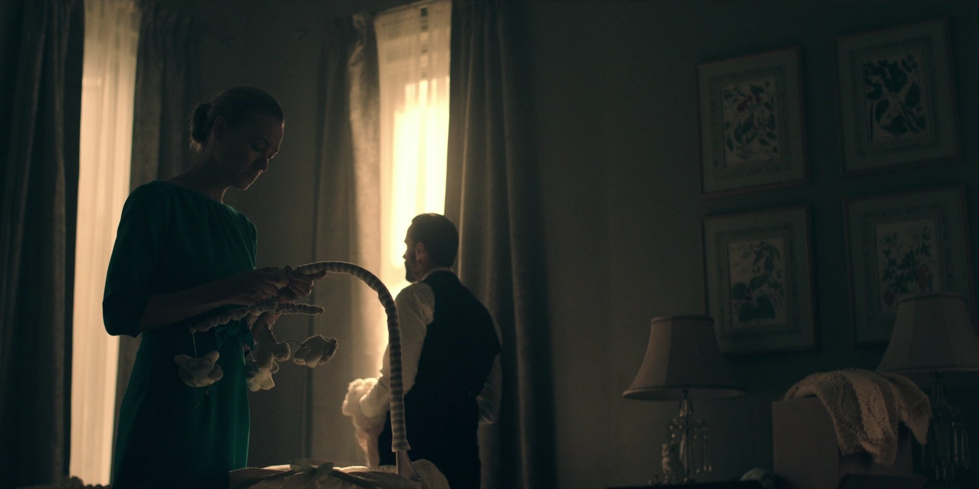 TheHandmaidsTale_1x10_Night_0362.jpg