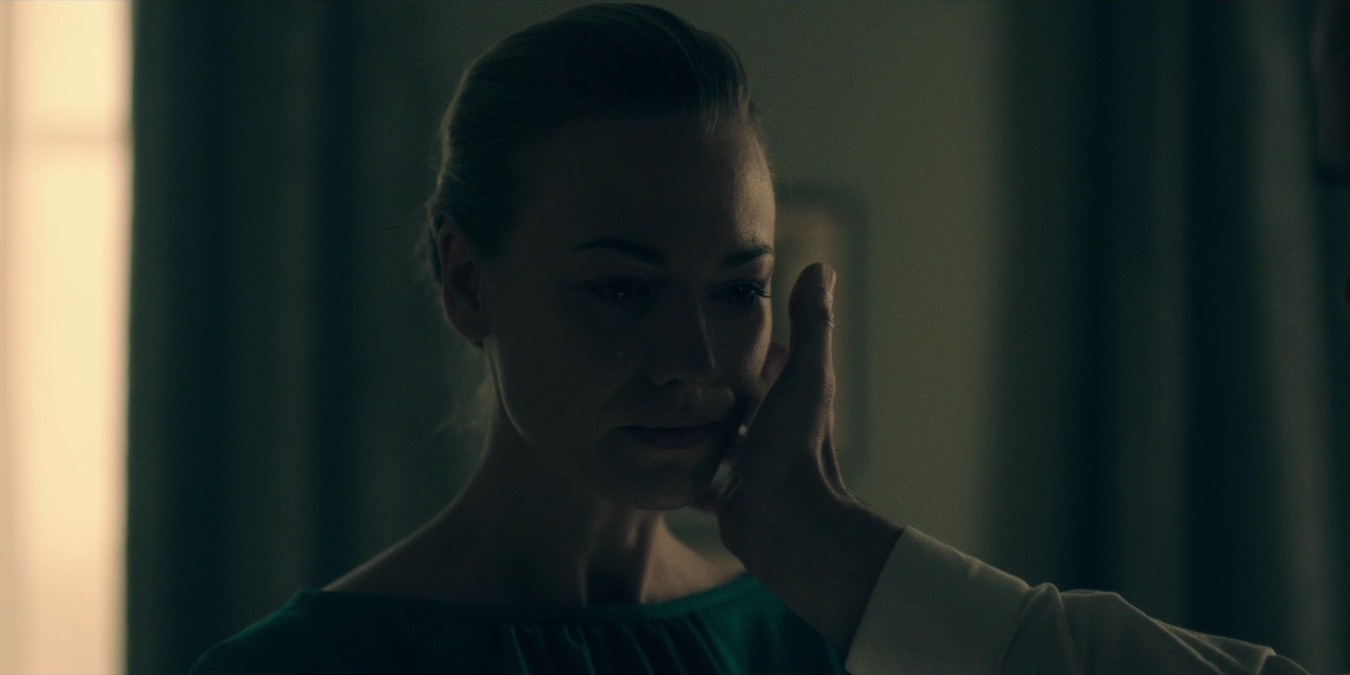 TheHandmaidsTale_1x10_Night_0401.jpg