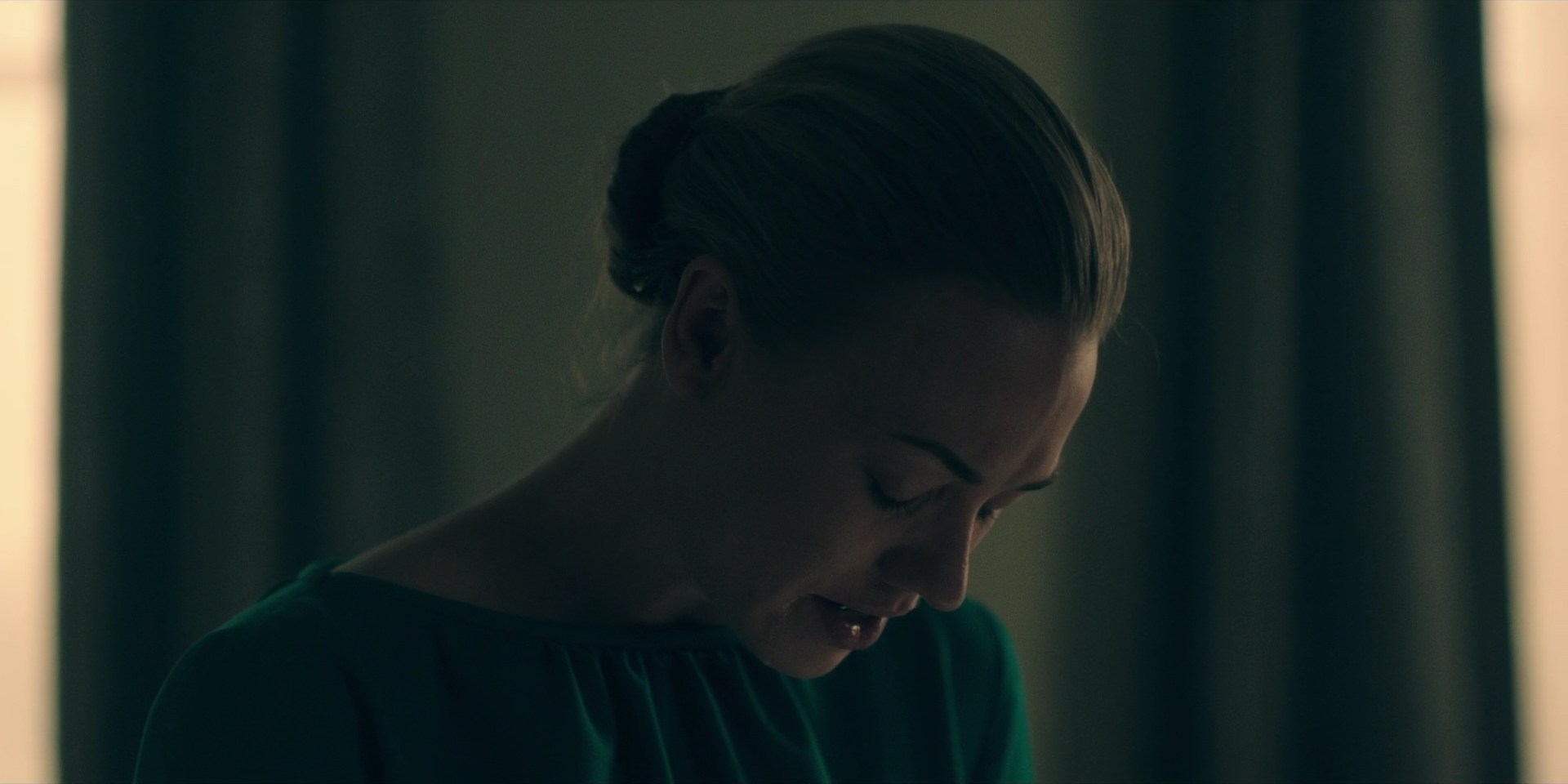 TheHandmaidsTale_1x10_Night_0419.jpg
