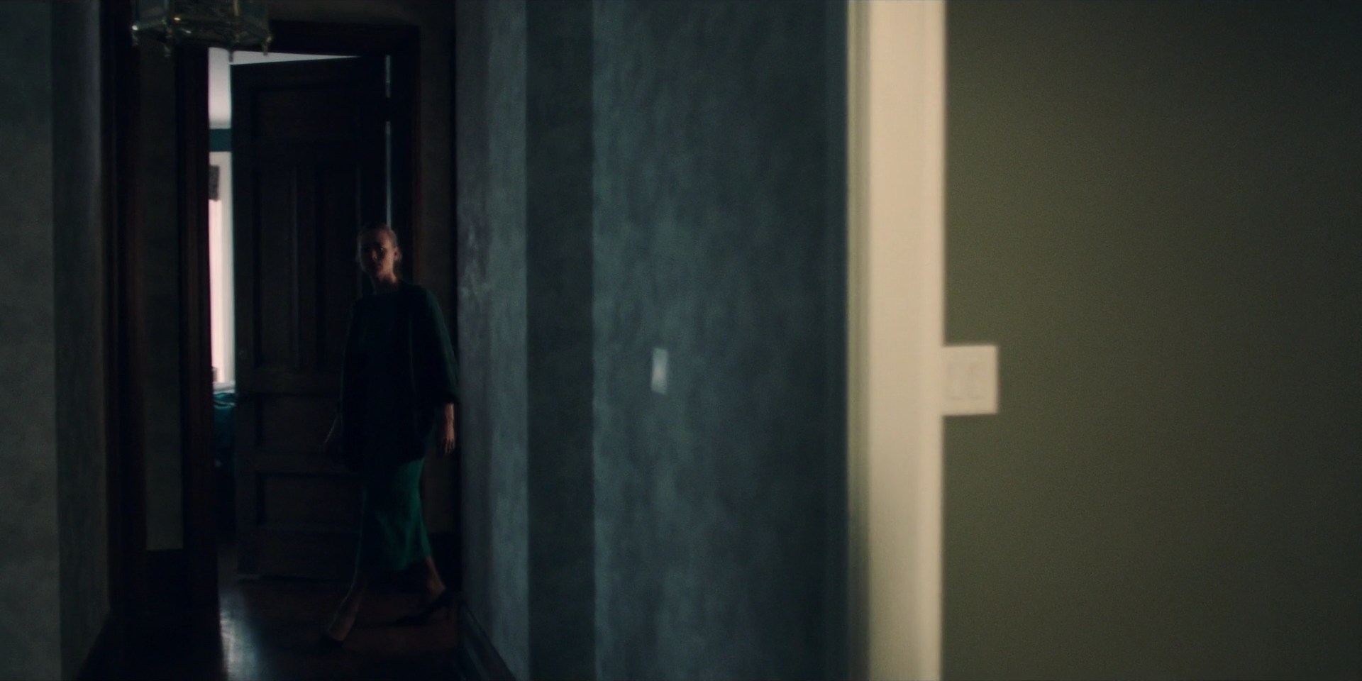 TheHandmaidsTale_1x10_Night_0420.jpg