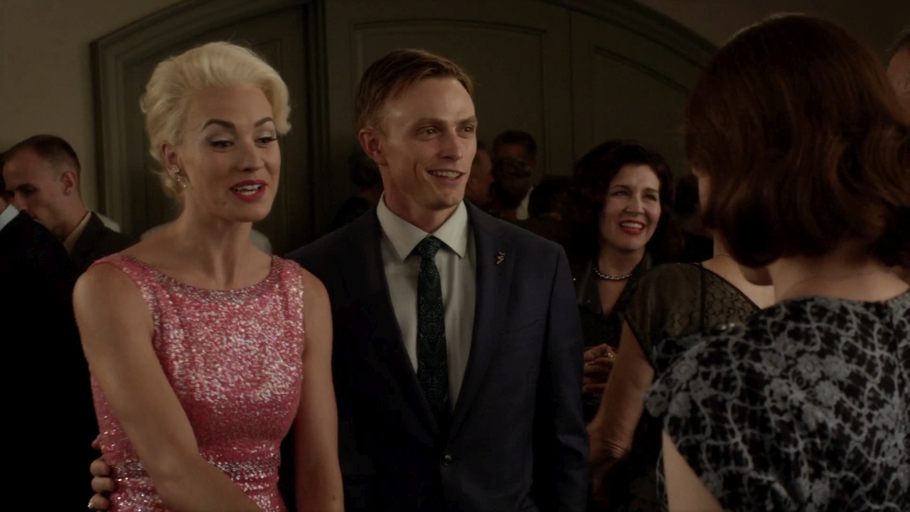 TheAstronautWivesClub_1x01_Launch_0026.jpg