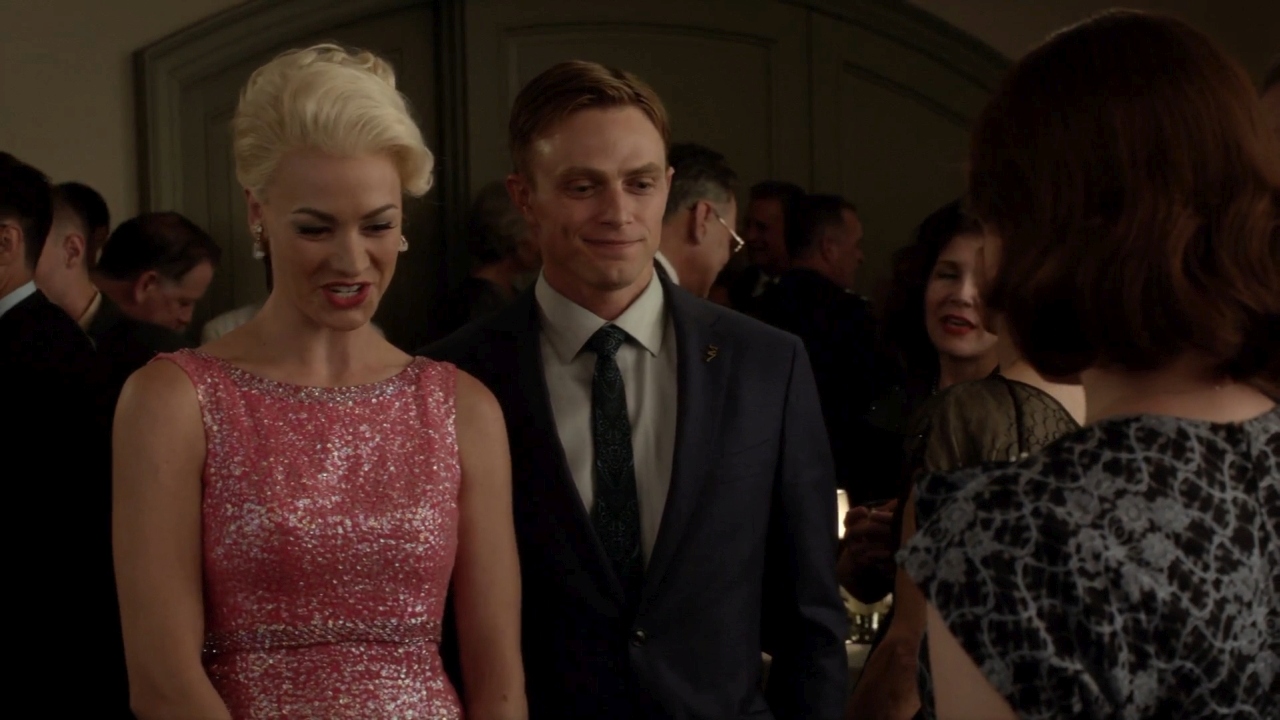 TheAstronautWivesClub_1x01_Launch_0030.jpg